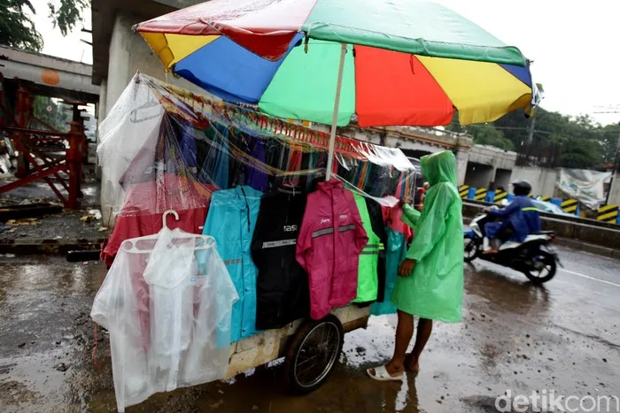 Jas Hujan Kalong Hanya untuk Menutupi Barang