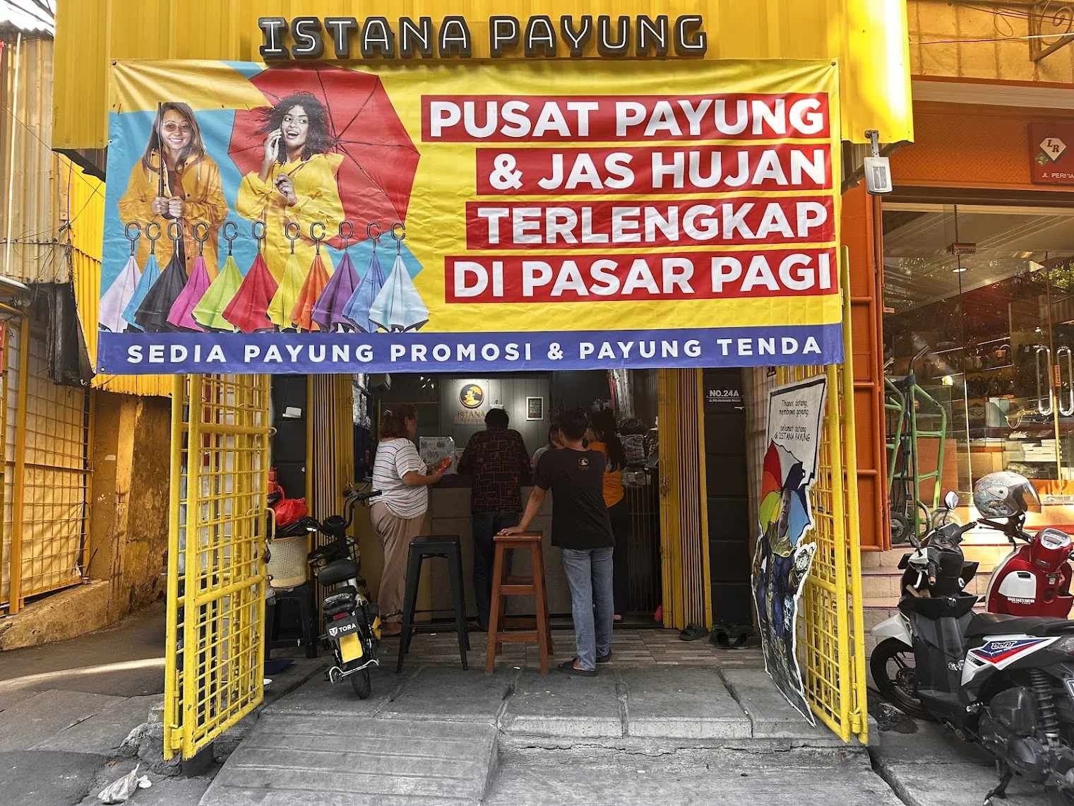 Tampak depan Toko Istana Payung di Pasar Pagi, Jl. Perniagaan Timur No. 24A, Jakarta Barat